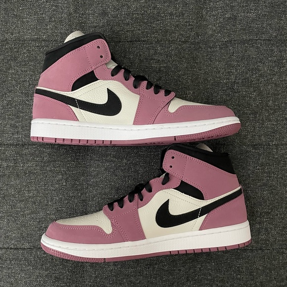 Nike Women’s Air Jordan 1 Mid SE - Pink Berry - Picture 3 of 9